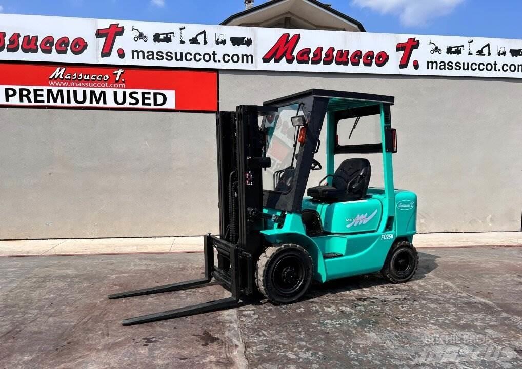Mitsubishi FD25K Diesel trucks