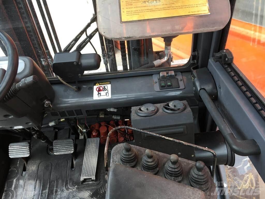 TCM FD40T2 Diesel trucks