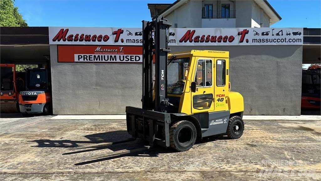 TCM FD40T2 Diesel trucks