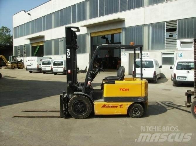 TCM VM400 FB30 Electric forklift trucks