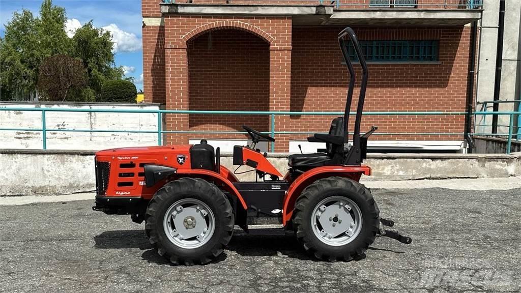  Tigretrac 3800 4x4 Snow blades and plows