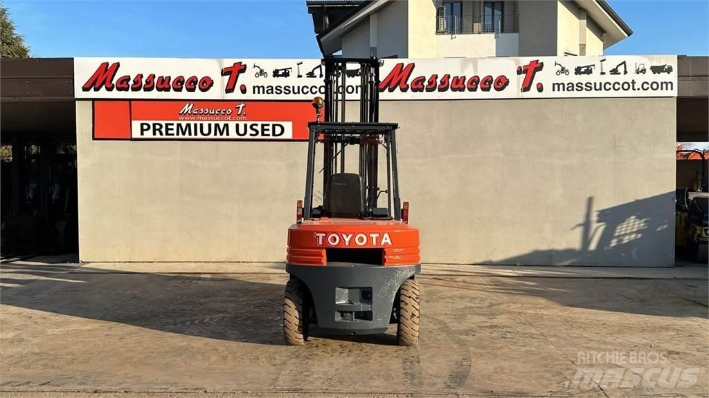 Toyota 02-5FD40 Diesel trucks