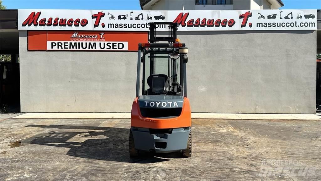 Toyota 02-8FDF30 Diesel trucks