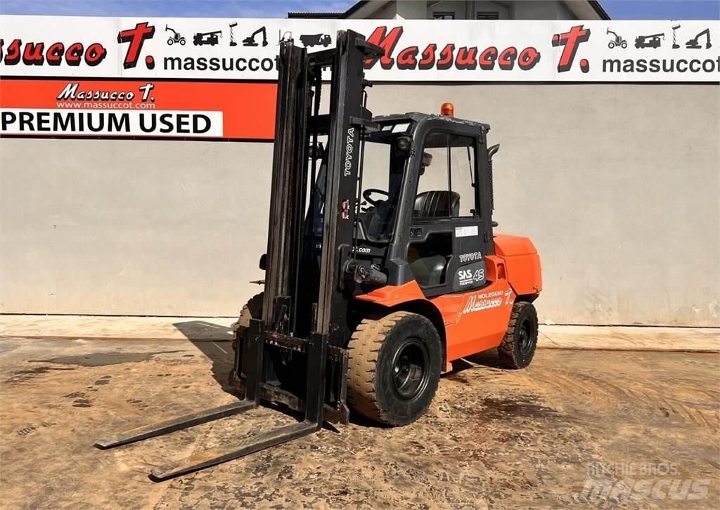Toyota 7FD 40 Diesel trucks