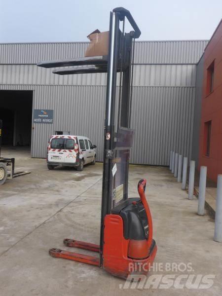 Fenwick L10 Pedestrian stacker