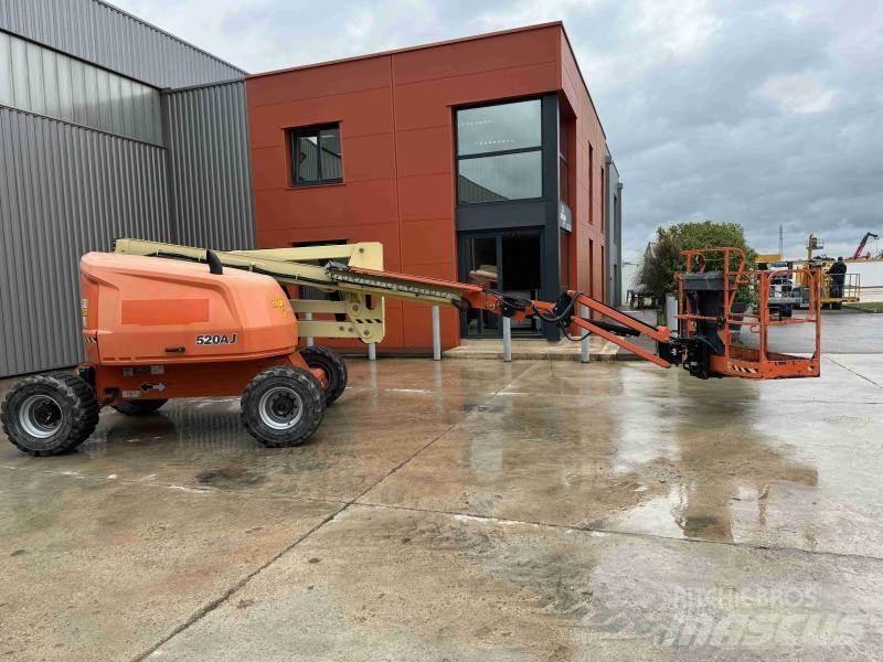 JLG 520AJ Articulated boom lifts