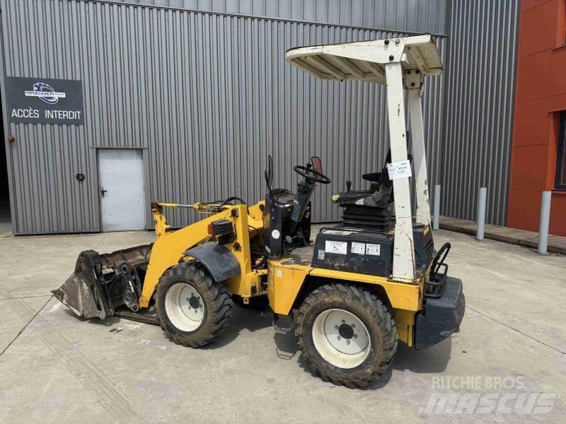 Kubota R310A Farm machinery