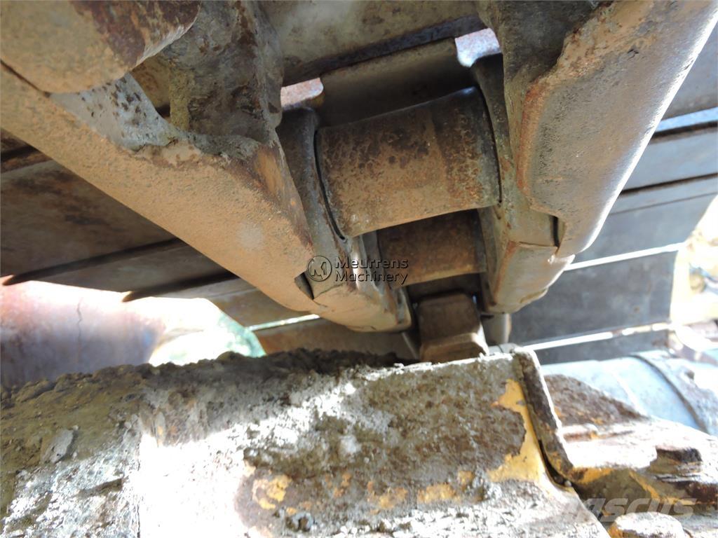 Komatsu D61PX-24 Dozers