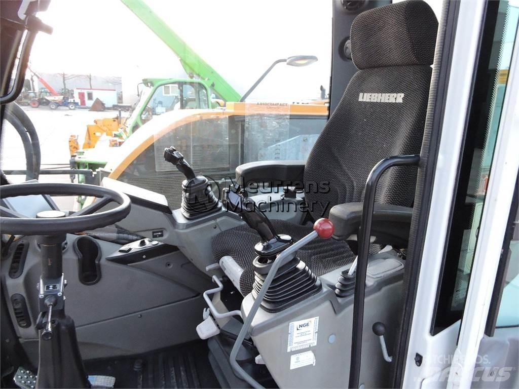 Liebherr A910 Wheeled excavators