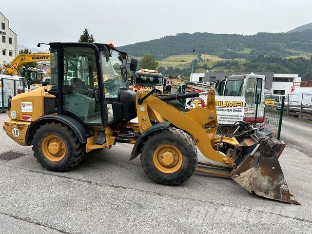 CAT 906H Wheeled excavators