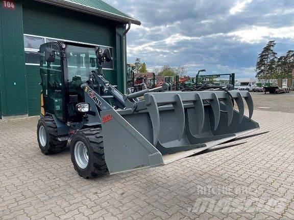 GiANT G2200 HD Front loaders and diggers