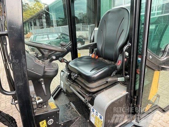 GiANT G2200 HD Front loaders and diggers