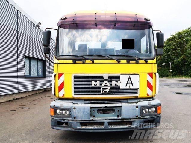 MAN 26.403 FL 6x2 Hook lift trucks