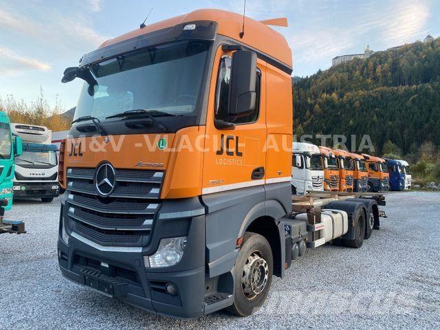 Mercedes-Benz 2542 Chassis Cab trucks