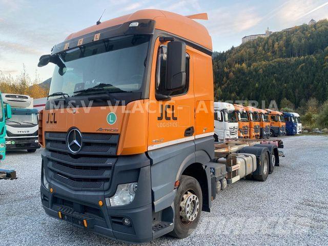 Mercedes-Benz 2542 Chassis Cab trucks