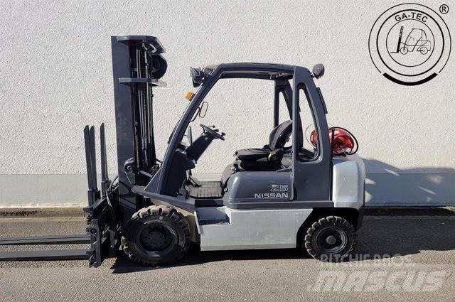 Nissan U1D2A25LQ LPG trucks