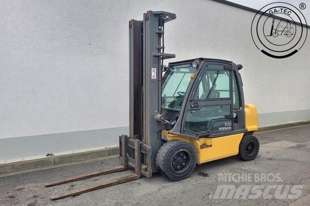 Nissan YG1D2A320 Diesel trucks