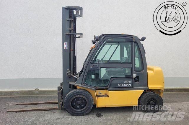 Nissan YG1D2A320 Diesel trucks