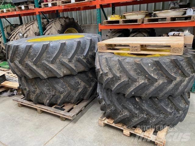 John Deere 7R Tyres, wheels and rims