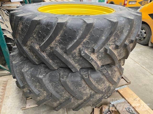 John Deere 7R Tyres, wheels and rims