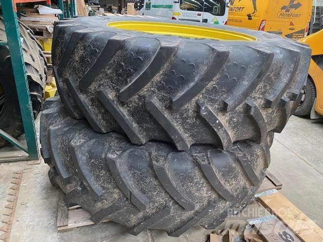 John Deere 7R Tyres, wheels and rims