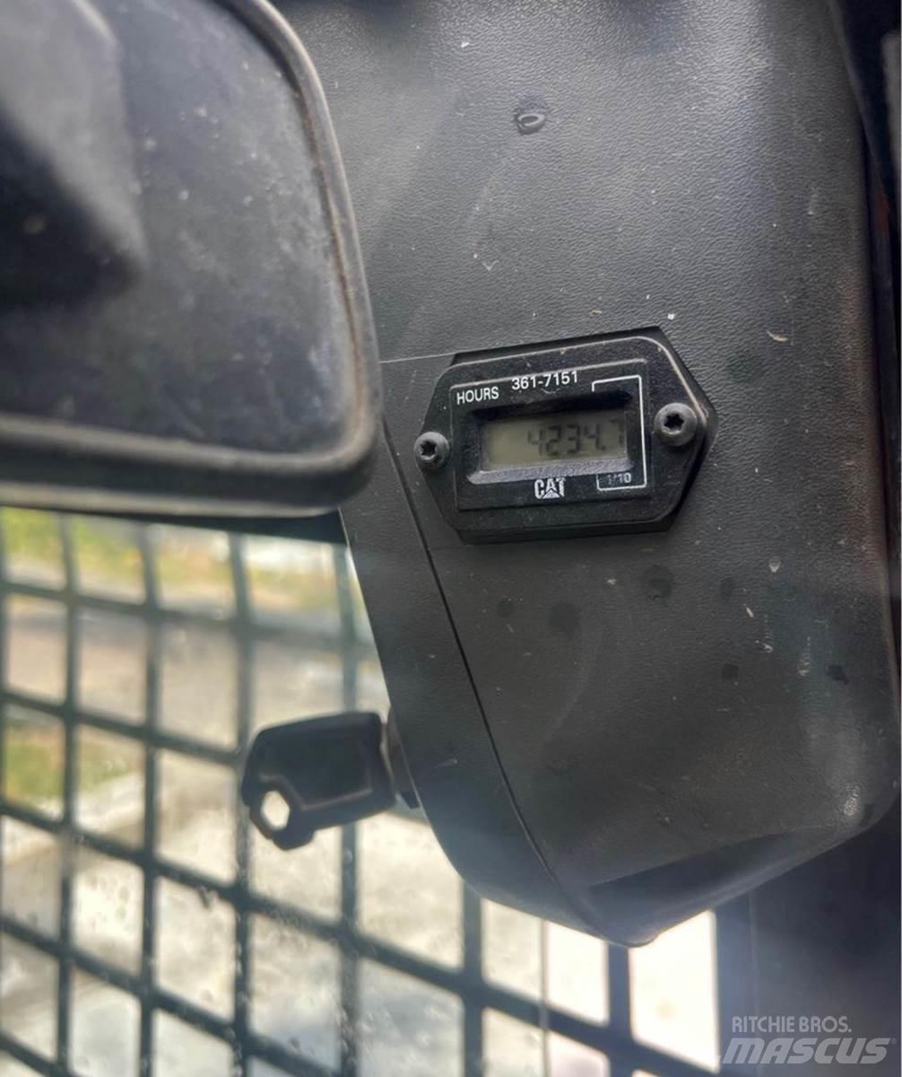 CAT 259B3 Skid steer loaders