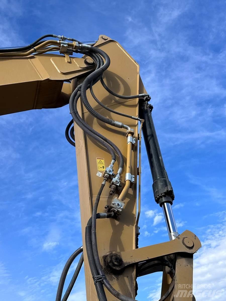 CAT 326 Crawler excavators