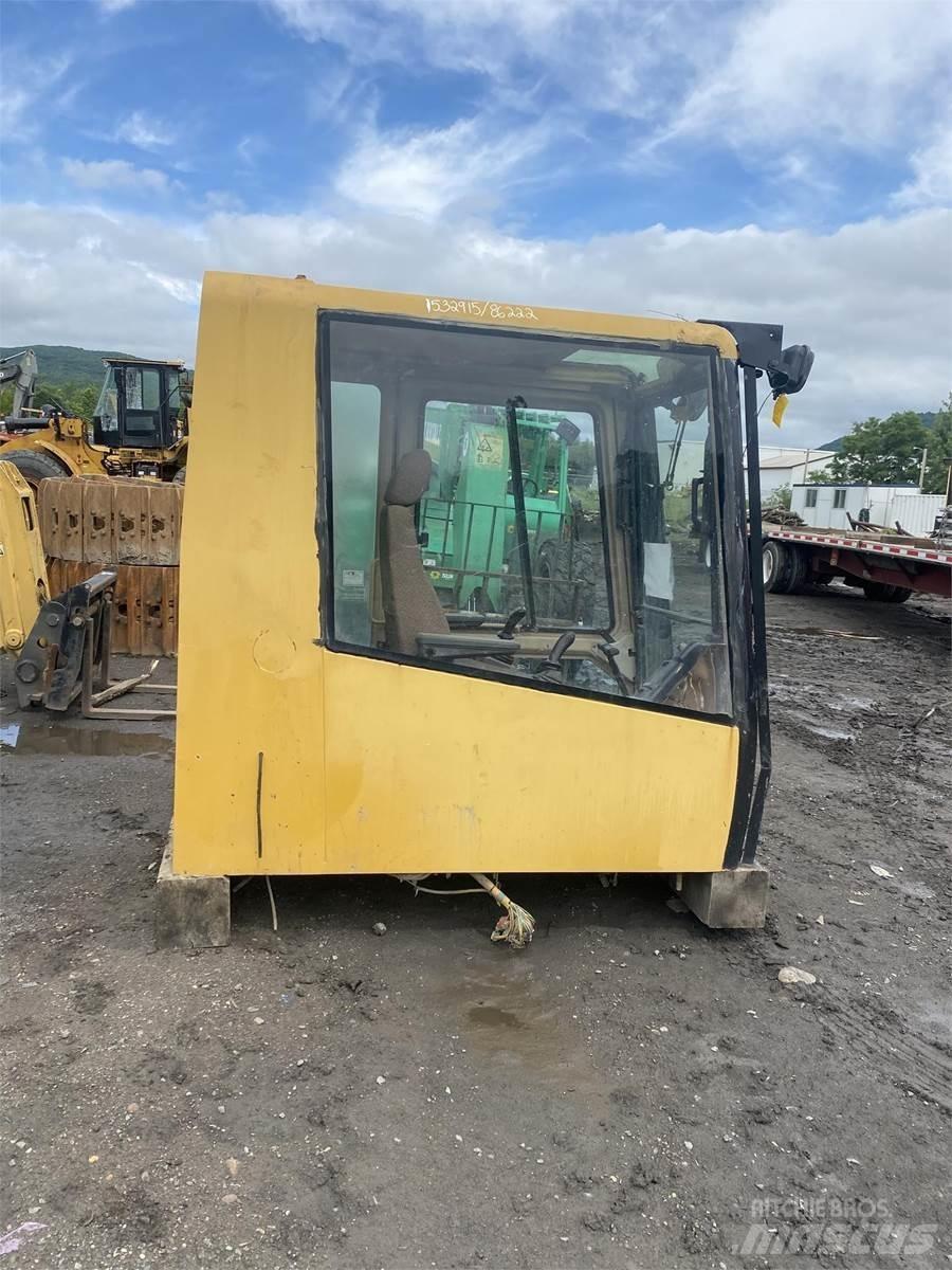 CAT 365 Cabins and interior