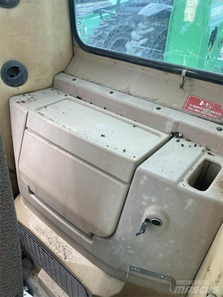 CAT 365 Cabins and interior
