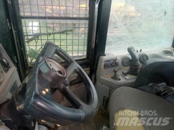 CAT 525C Skidders