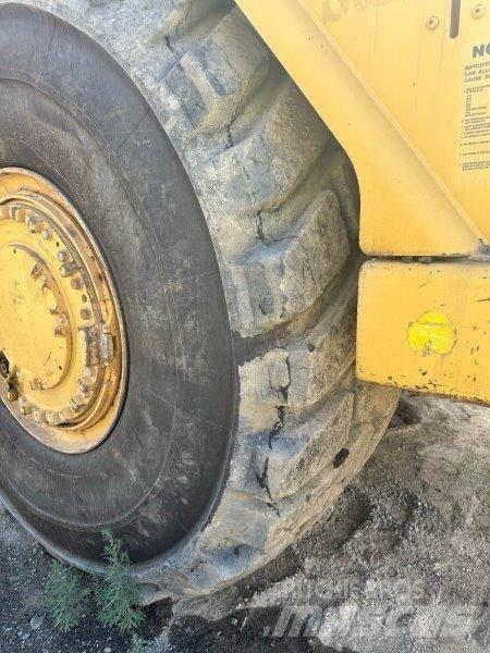 CAT 621G Scrapers
