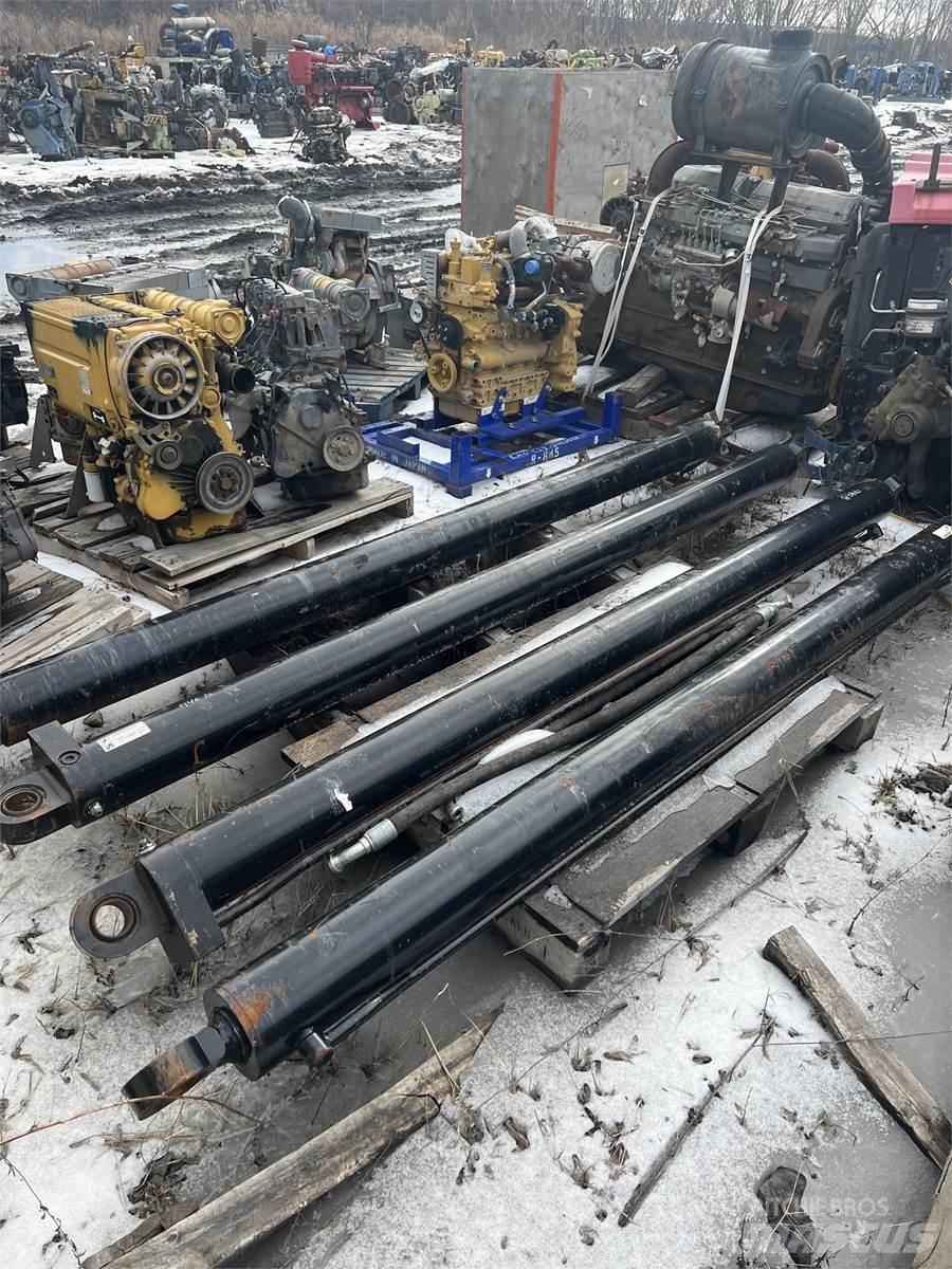 CAT 740B Crane parts and equipment