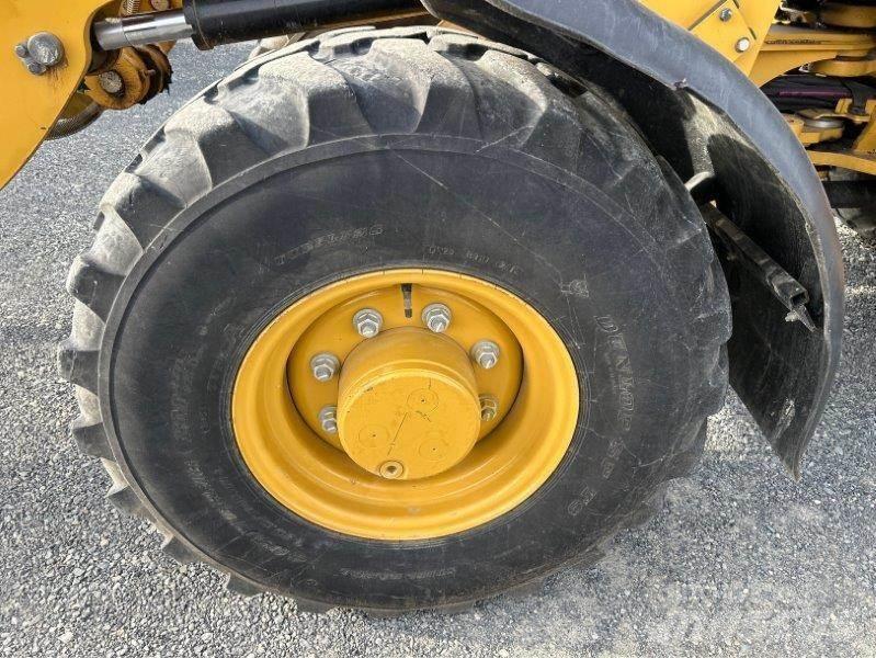 CAT 906M Wheel loaders