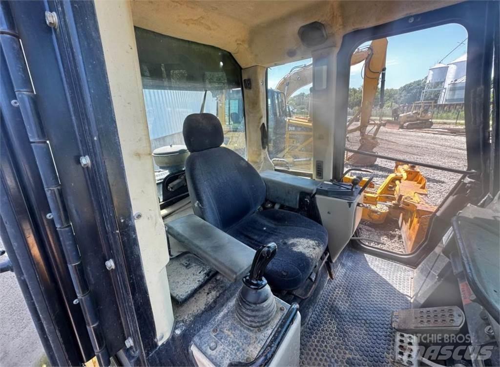 CAT 953C Crawler loaders