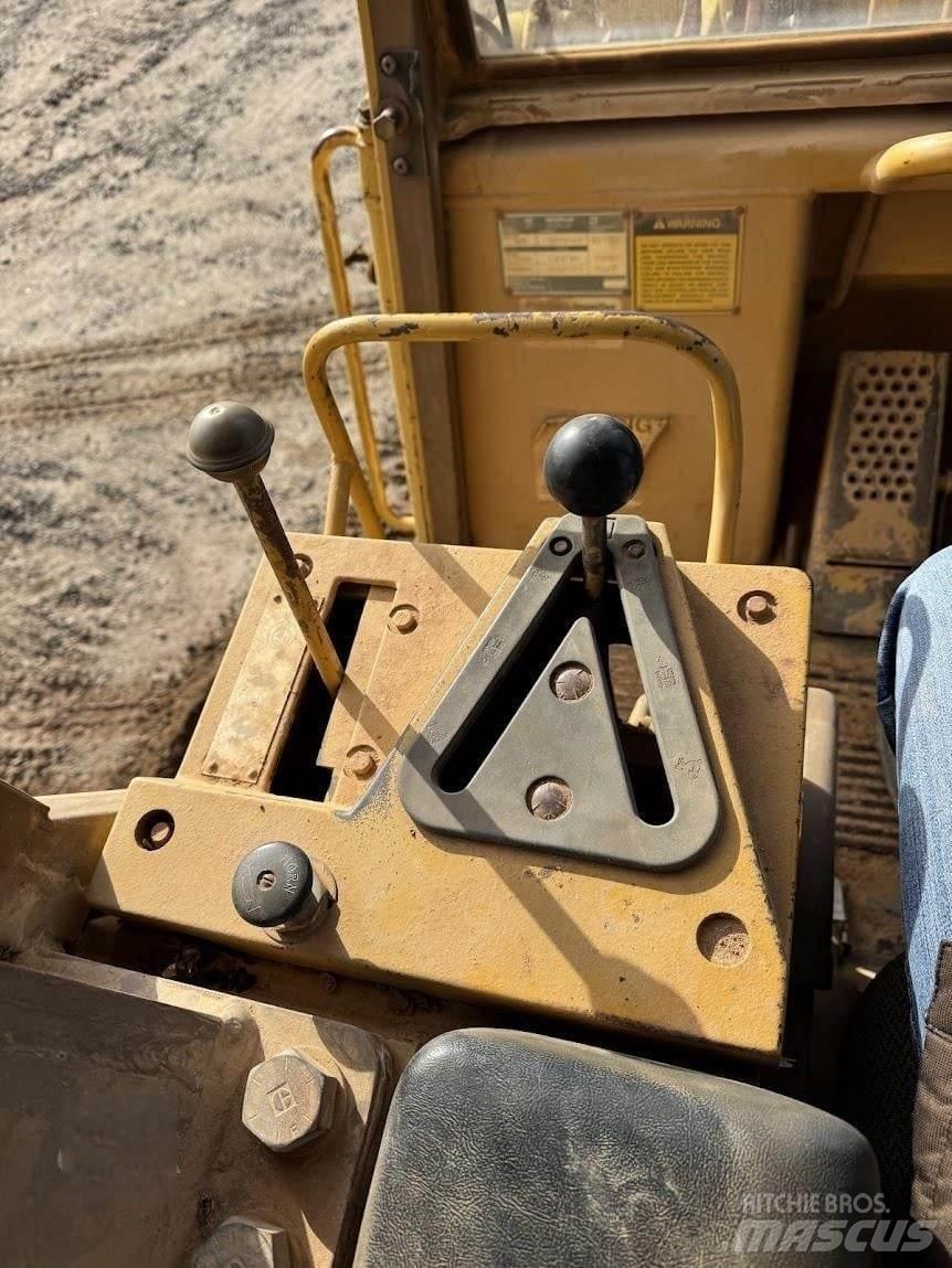 CAT 963 Crawler loaders