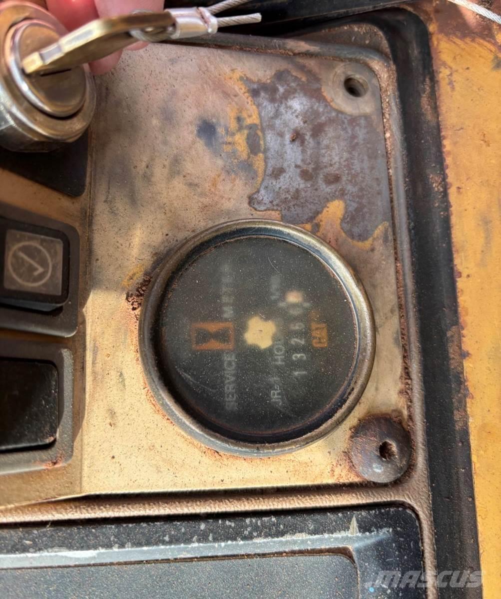 CAT 963B Crawler loaders