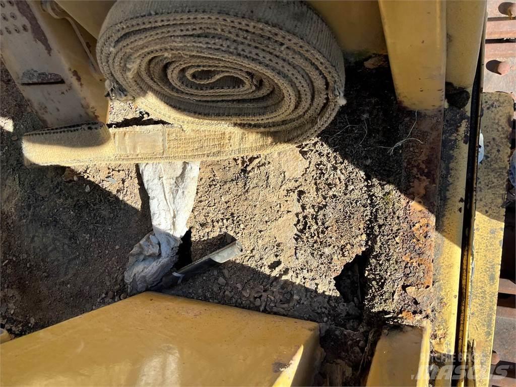 CAT 973 Crawler loaders