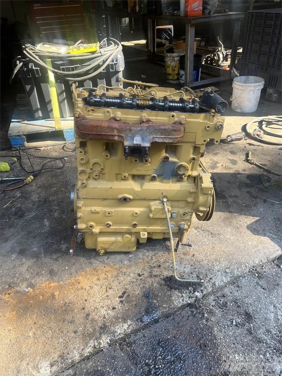 CAT C4.4 Engines