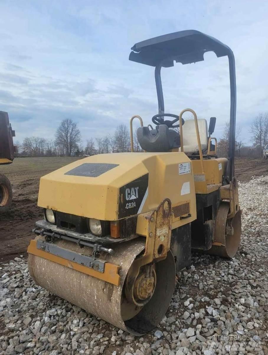 CAT CB24 Single drum rollers