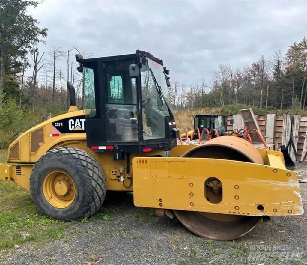 CAT CS74 Single drum rollers