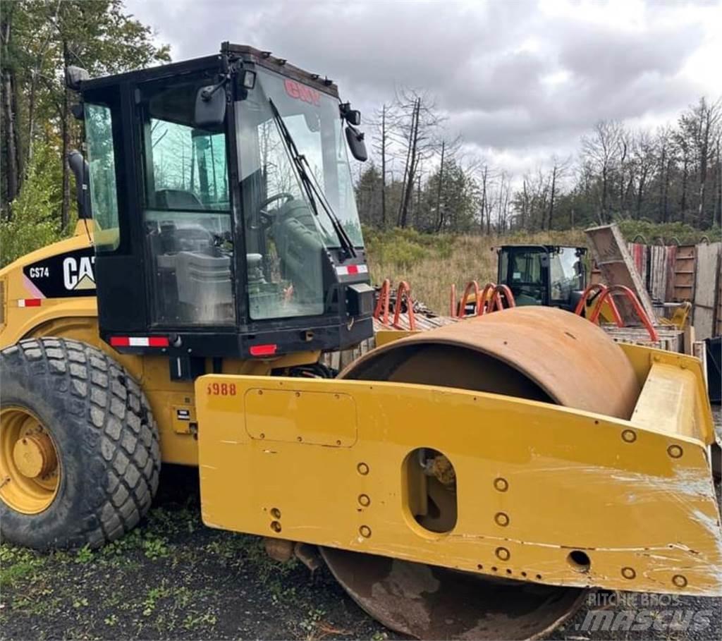 CAT CS74 Single drum rollers
