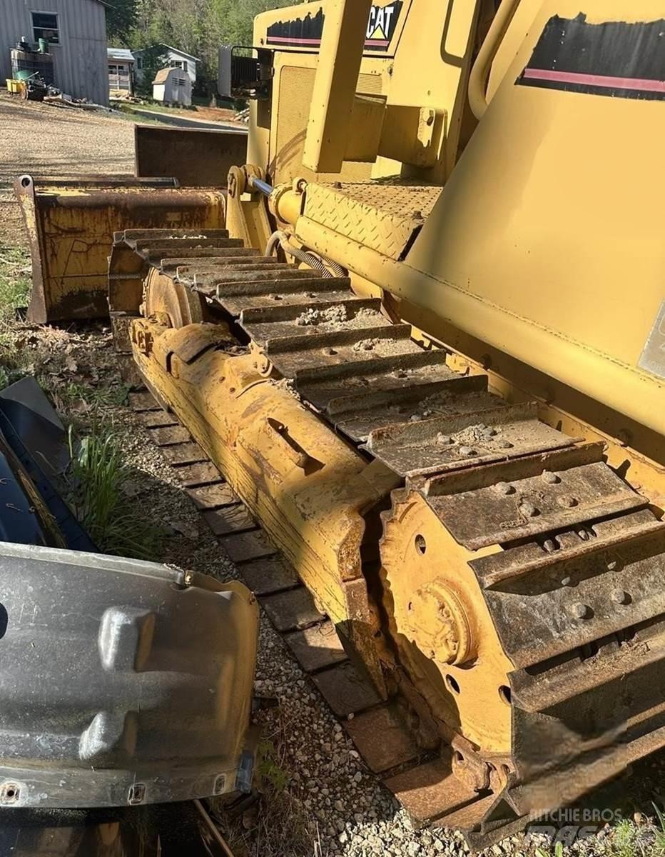 CAT D3B Crawler dozers