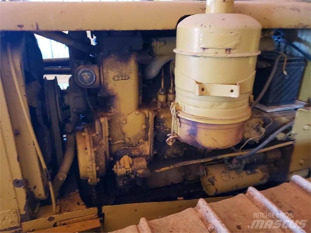 CAT D4 Pipelayer dozers