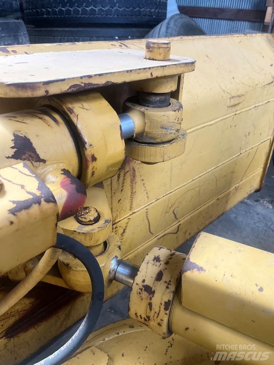 CAT D4C Crawler dozers