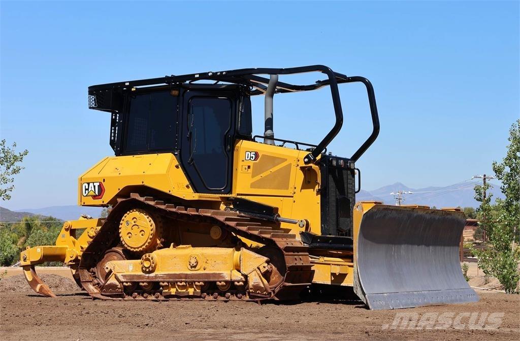 CAT D5 XL Crawler dozers