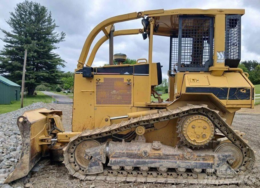 CAT D5M Crawler dozers
