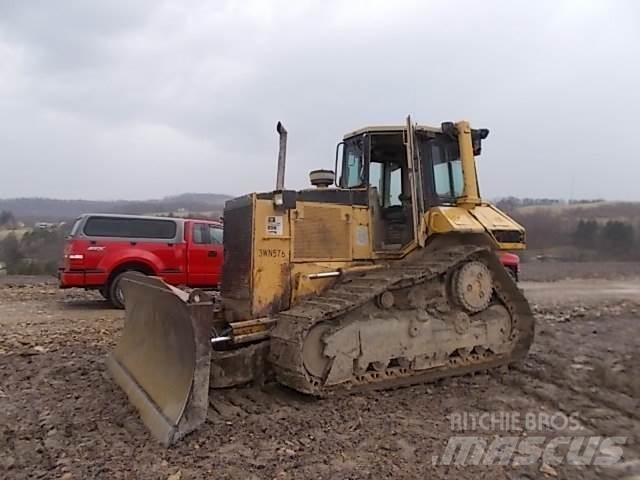 CAT D6M Crawler dozers