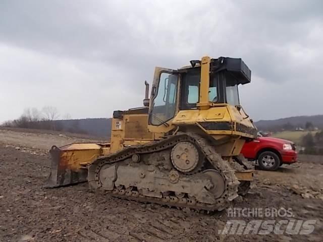 CAT D6M Crawler dozers