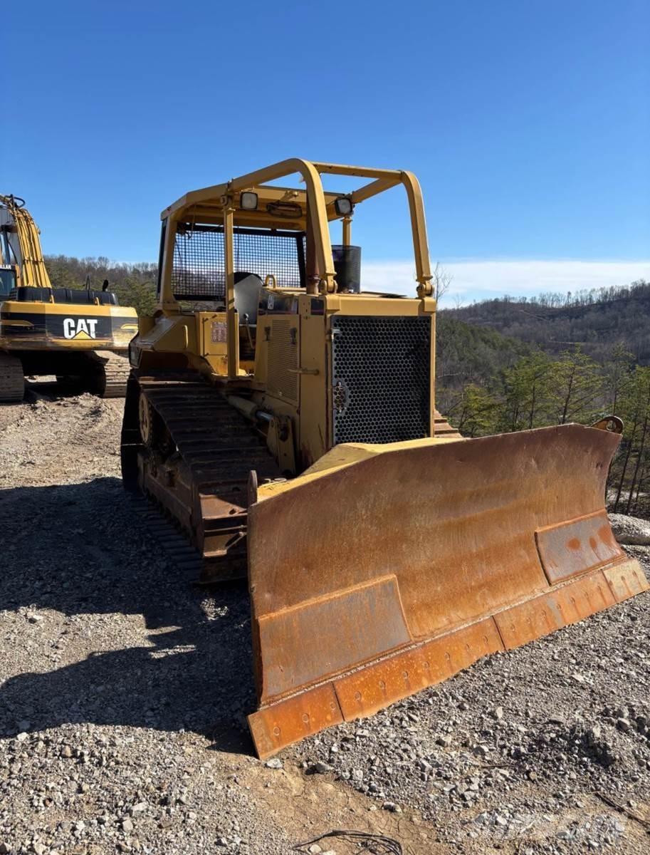 CAT D6M XL Crawler dozers