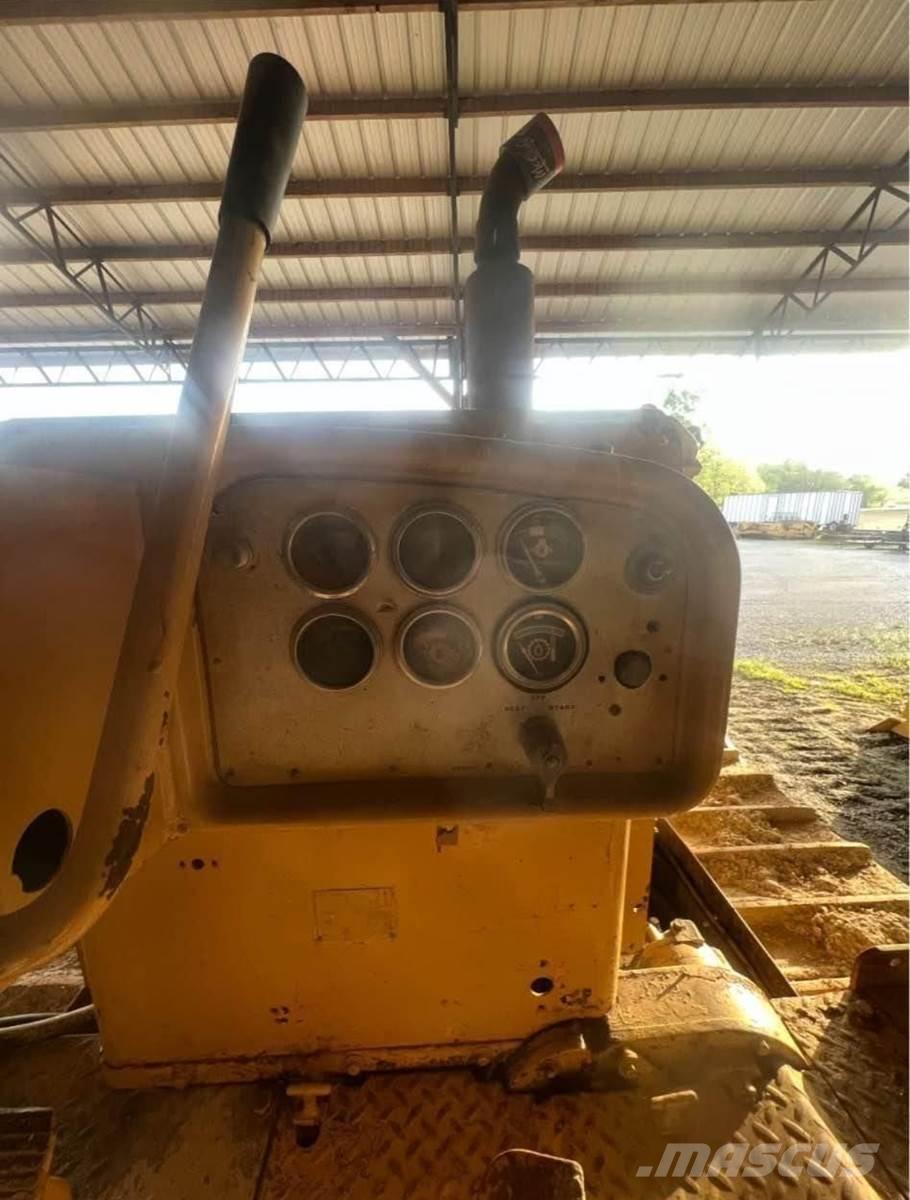 CAT D8H Crawler dozers